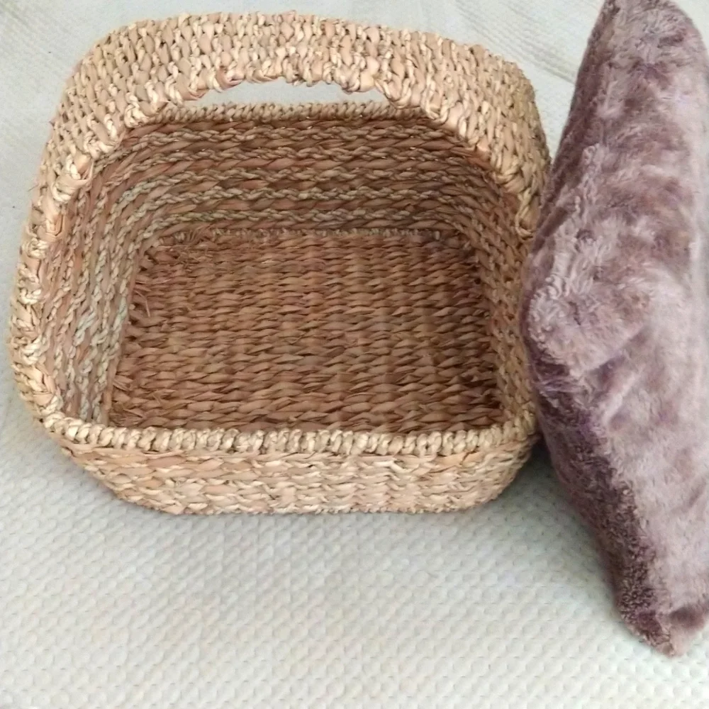 Woven Basket with Plush Cushion Pet Bed Excellent Condition